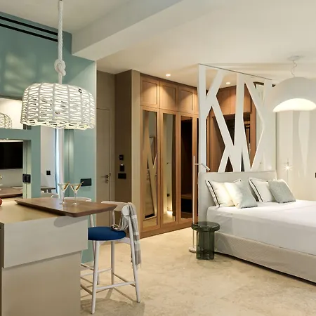 Lyo Boutique Super Paradise Beach (Mykonos)